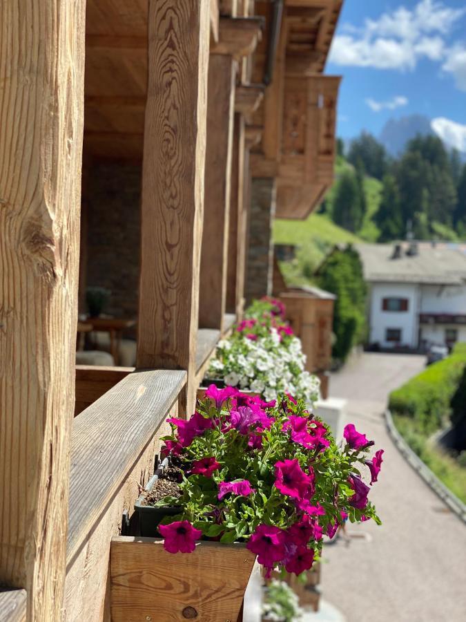 Dorfhotel Beludei Santa Cristina Val Gardena Extérieur photo